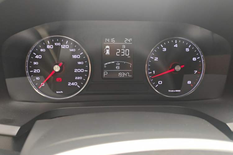 Used Roewe i6 2020 PLUS 1.6L CVT 4G Connected Glory Flagship Edition Odometer Close Up