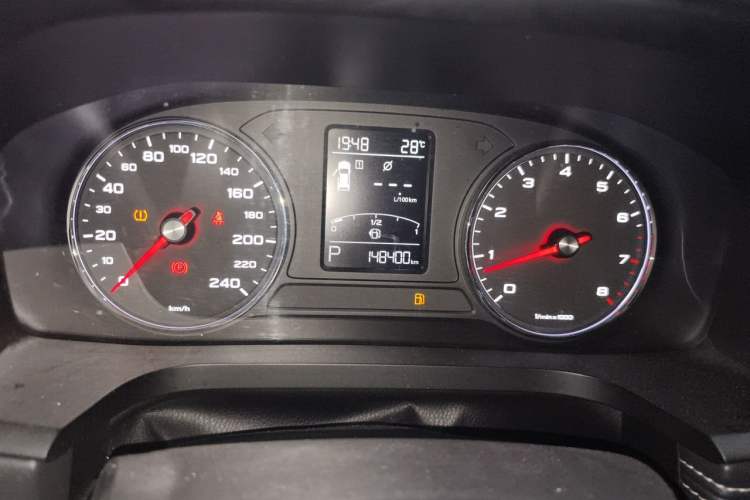 Used Roewe i6 2020 PLUS 1.6L CVT 4G Connected Glory Holographic Edition Odometer Close Up