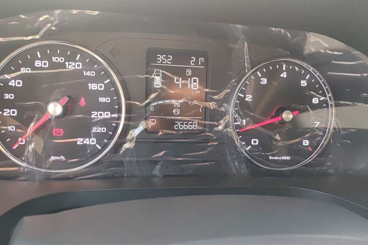 Used Roewe i6 2020 PLUS 20T TST 4G Connected Glory Flagship Edition Odometer Close Up