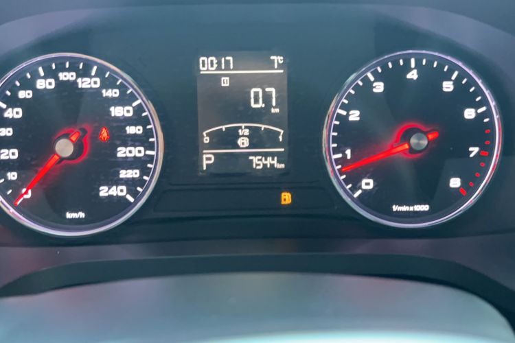 Used Roewe i6 2020 PLUS 1.6L CVT 4G Connected Glory Flagship Edition Odometer Close Up