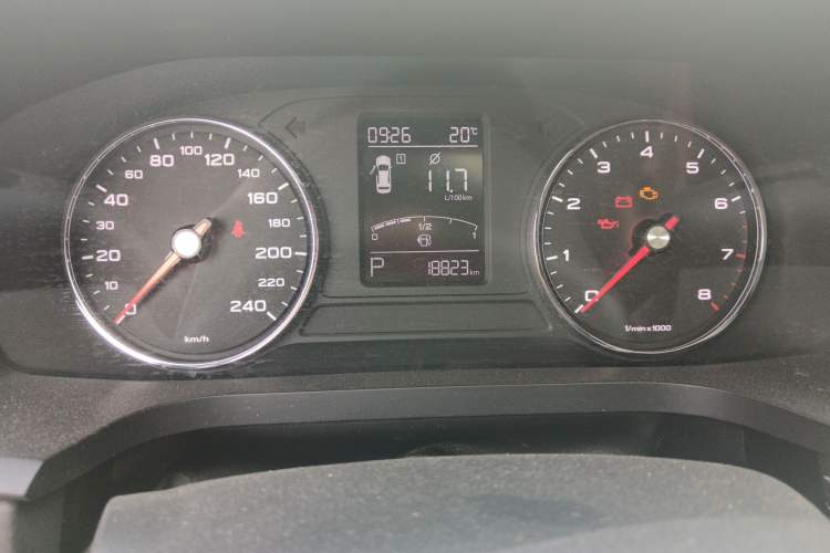 Used Roewe i6 2020 PLUS 1.6L CVT 4G Connected Glory Flagship Edition Odometer Close Up