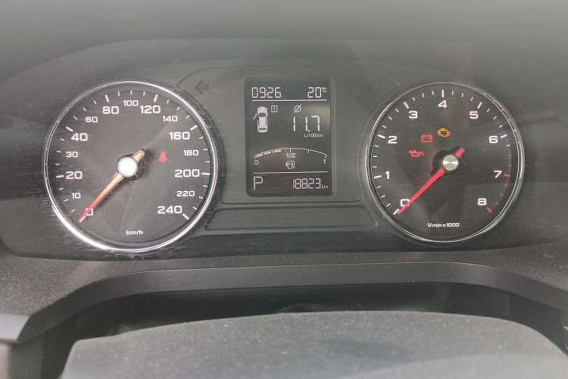 Used Roewe i6 2020 PLUS 1.6L CVT 4G Connected Glory Flagship Edition Odometer Close Up