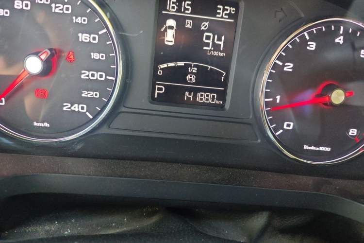 Used Roewe i6 2020 PLUS 1.6L CVT 4G Connected Glory Flagship Edition Odometer Close Up