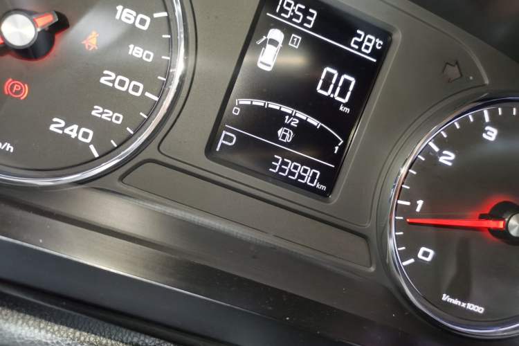 Used Roewe i6 2020 PLUS 1.6L CVT 4G Connected Glory Luxury Edition Odometer Close Up