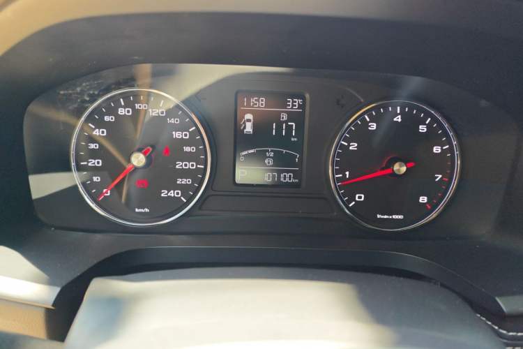 Used Roewe i6 2020 PLUS 1.6L CVT 4G Connected Glory Flagship Edition Odometer Close Up