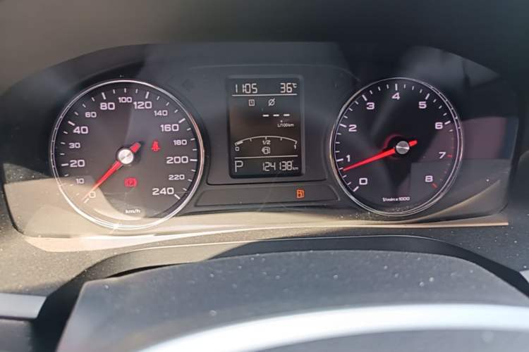 Used Roewe i6 2020 PLUS 1.6L CVT 4G Connected Glory Flagship Edition Odometer Close Up