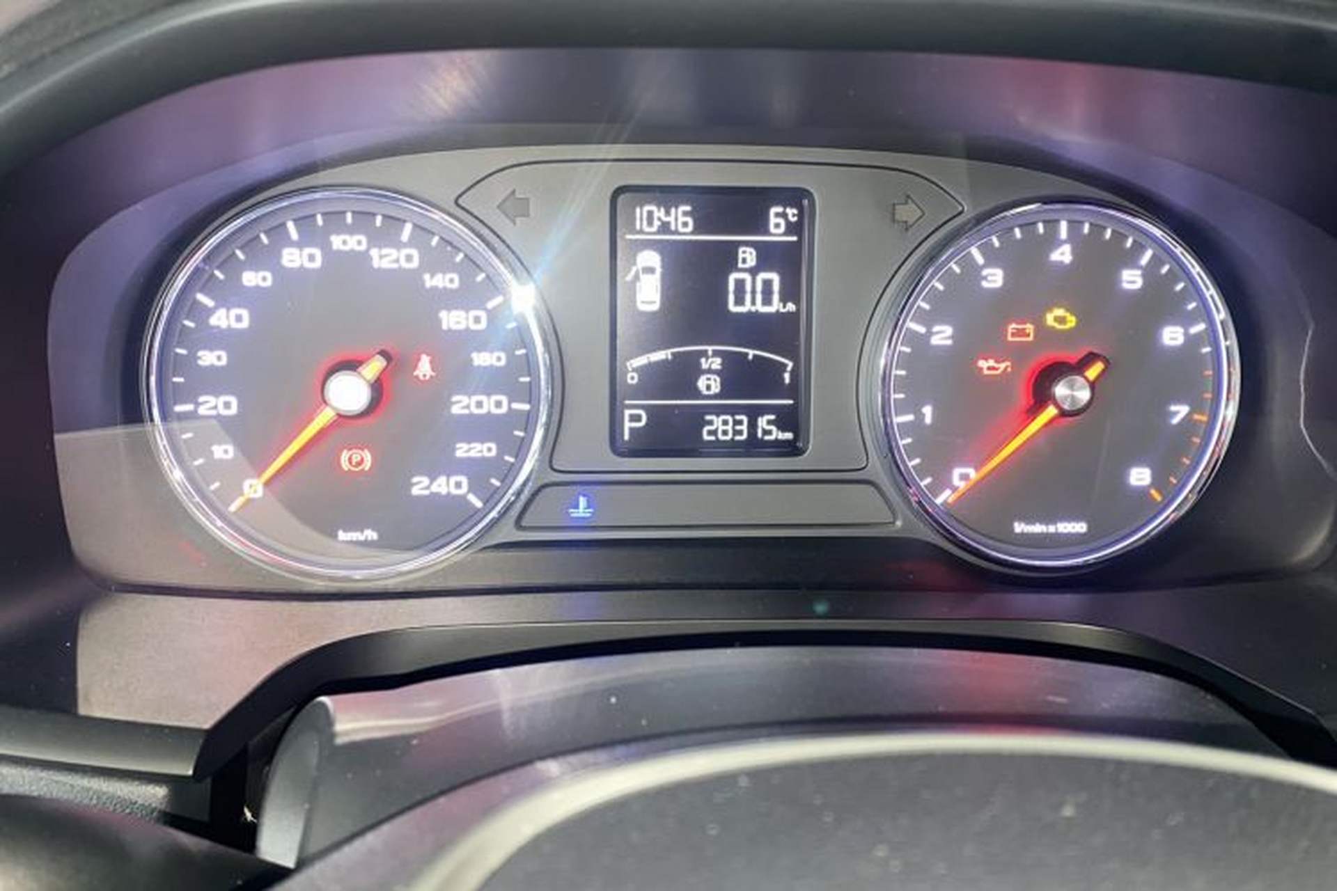 Used Roewe i6 2020 PLUS 1.6L CVT 4G Connected Glory Flagship Edition Odometer Close Up
