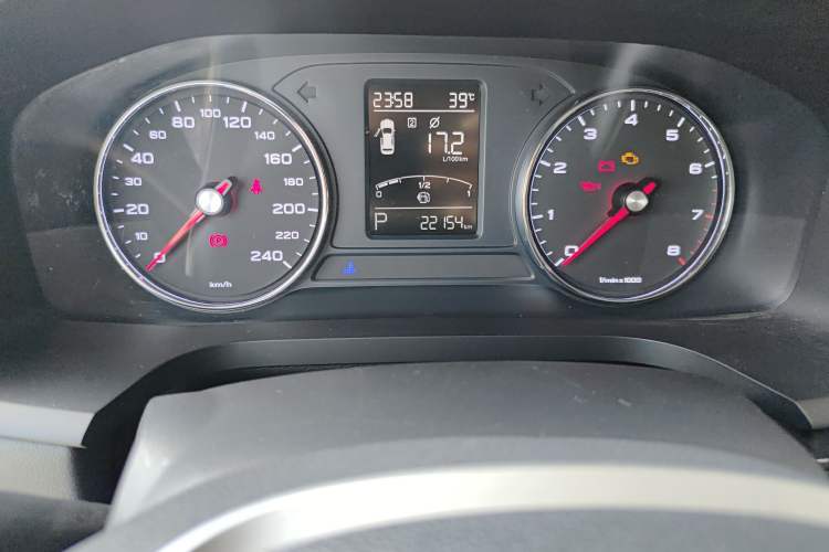Used Roewe i6 2020 PLUS 1.6L CVT 4G Connected Glory Flagship Edition Odometer Close Up