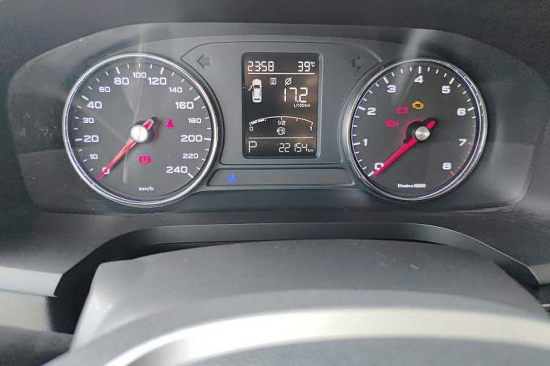 Used Roewe i6 2020 PLUS 1.6L CVT 4G Connected Glory Flagship Edition Odometer Close Up