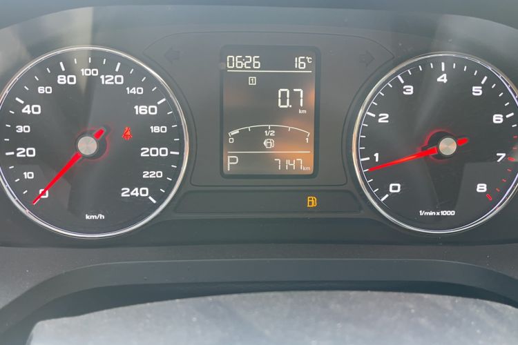 Used Roewe i6 2020 PLUS 1.6L CVT 4G Connected Glory Flagship Edition Odometer Close Up