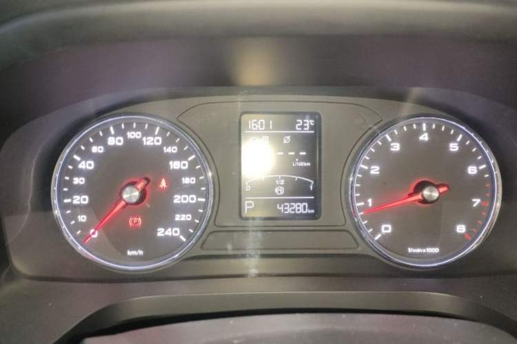Used Roewe i6 2020 PLUS 1.6L CVT 4G Connected Glory Flagship Edition Odometer Close Up