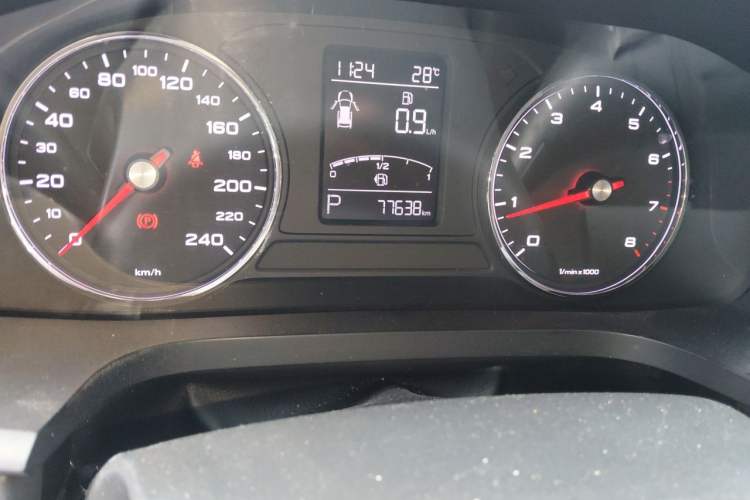 Used Roewe i6 2020 PLUS 1.6L CVT 4G Connected Glory Flagship Edition Odometer Close Up