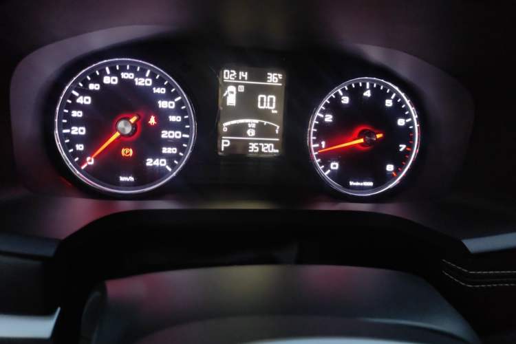 Used Roewe i6 2020 PLUS 1.6L CVT 4G Connected Glory Flagship Edition Odometer Close Up