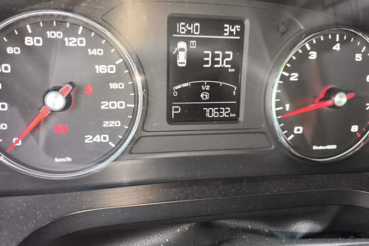 Used Roewe i6 2020 PLUS 1.6L CVT 4G Connected Glory Flagship Edition Odometer Close Up