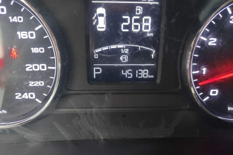 Used Roewe i6 2020 PLUS 1.6L CVT 4G Connected Glory Flagship Edition Odometer Close Up