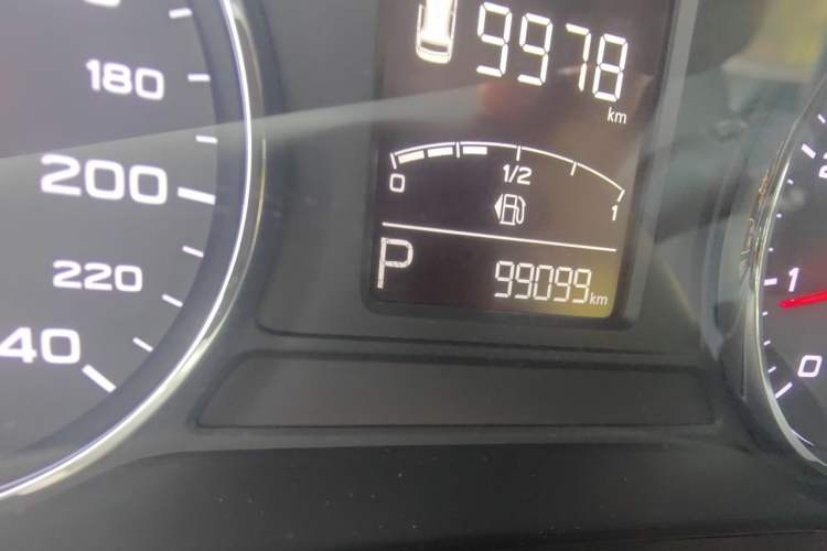 Used Roewe i6 2020 PLUS 1.6L CVT 4G Connected Glory Flagship Edition Odometer Close Up