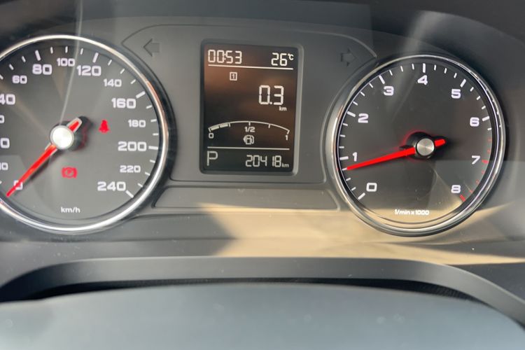 Used Roewe i6 2020 PLUS 1.6L CVT 4G Connected Glory Flagship Edition Odometer Close Up