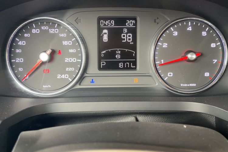 Used Roewe i6 2020 PLUS 1.6L CVT 4G Connected Glory Flagship Edition Odometer Close Up