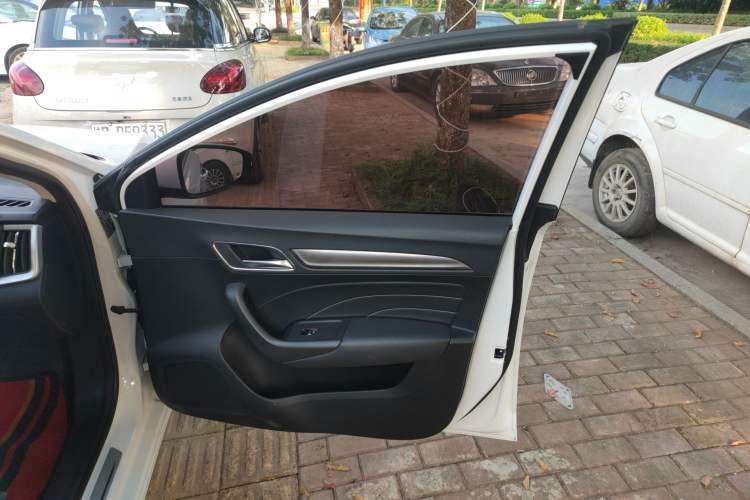 Used Roewe i6 2020 PLUS 1.6L CVT 4G Connected Glory Flagship Edition Right Front Door Interior