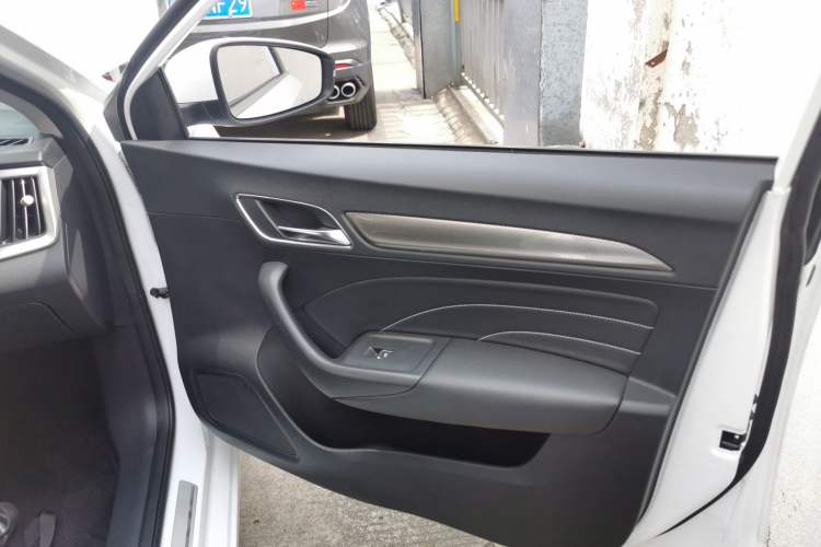 Used Roewe i6 2020 PLUS 1.6L CVT 4G Connected Glory Flagship Edition Right Front Door Interior