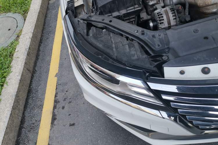 Used Roewe i6 2020 PLUS 1.6L CVT 4G Connected Glory Holographic Edition Right Front Headlight