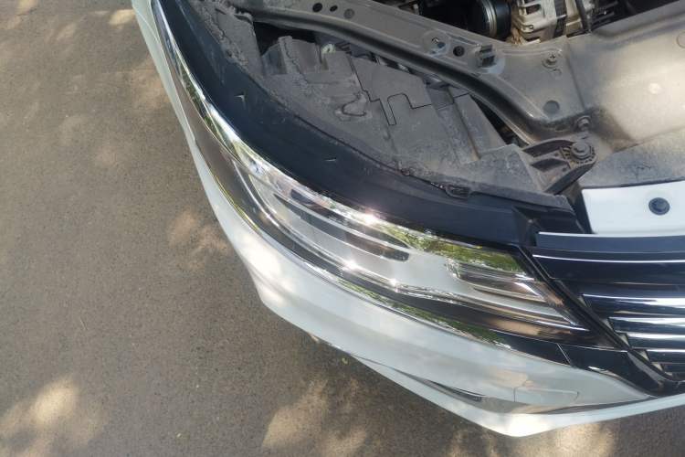 Used Roewe i6 2020 PLUS 1.6L CVT 4G Connected Glory Holographic Edition Right Front Headlight