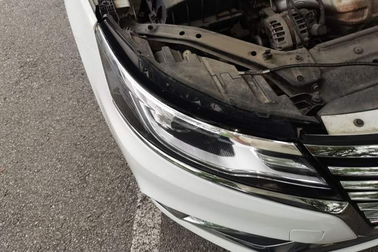 Used Roewe i6 2020 PLUS 1.6L CVT 4G Connected Glory Flagship Edition Right Front Headlight