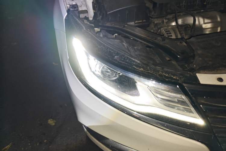 Used Roewe i6 2020 PLUS 1.6L CVT 4G Connected Glory Flagship Edition Right Front Headlight