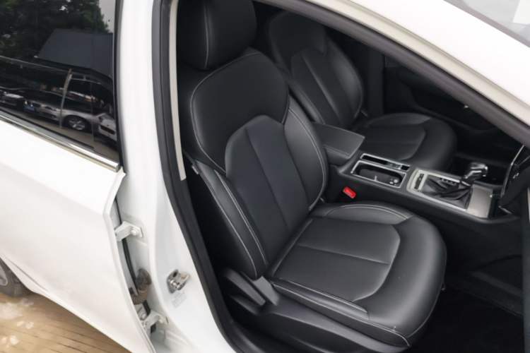 Used Roewe i6 2020 PLUS 1.6L CVT 4G Connected Glory Flagship Edition Right Front Seat