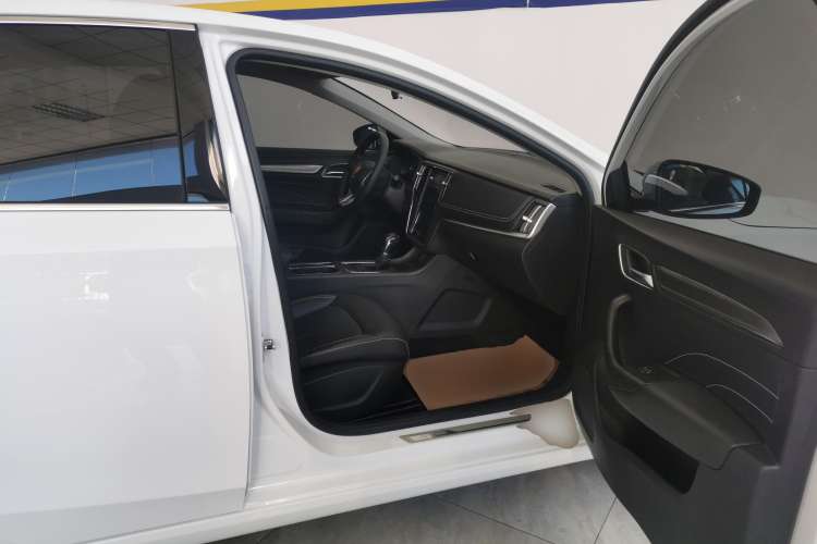 Used Roewe i6 2020 PLUS 1.6L CVT 4G Connected Glory Flagship Edition Right Front Seat