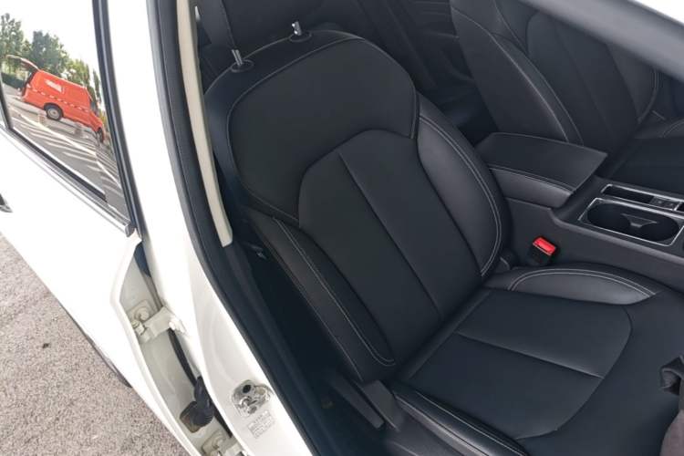 Used Roewe i6 2020 PLUS 1.6L CVT 4G Connected Glory Flagship Edition Right Front Seat