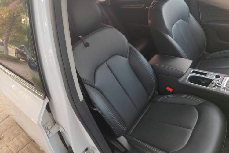 Used Roewe i6 2020 PLUS 1.6L CVT 4G Connected Glory Flagship Edition Right Front Seat
