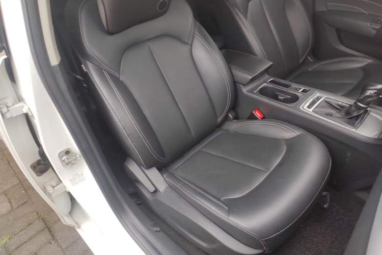 Used Roewe i6 2020 PLUS 1.6L CVT 4G Connected Glory Flagship Edition Right Front Seat