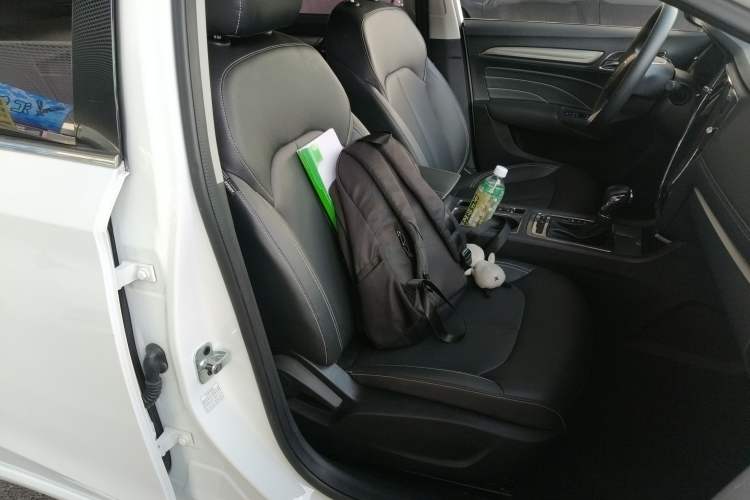 Used Roewe i6 2020 PLUS 1.6L CVT 4G Connected Glory Flagship Edition Right Front Seat