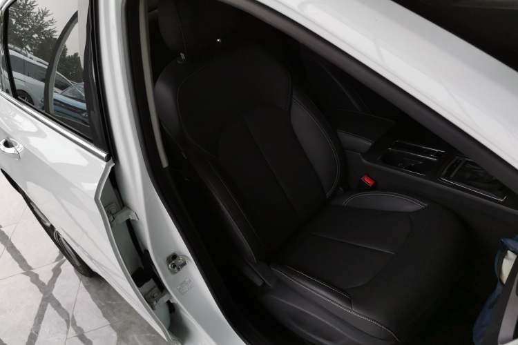 Used Roewe i6 2020 PLUS 1.6L CVT 4G Connected Glory Flagship Edition Right Front Seat