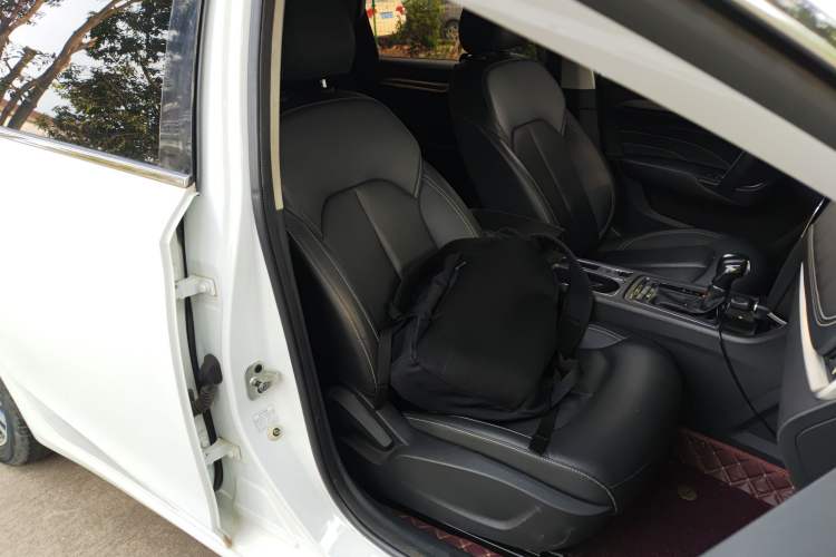Used Roewe i6 2020 PLUS 1.6L CVT 4G Connected Glory Flagship Edition Right Front Seat