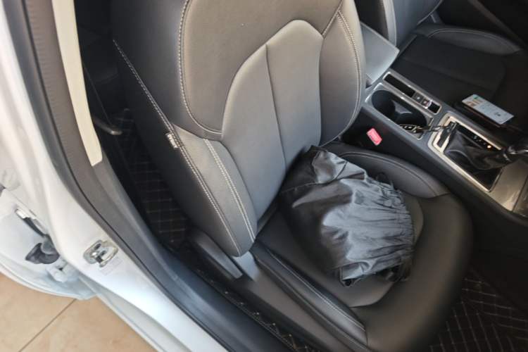 Used Roewe i6 2020 PLUS 1.6L CVT 4G Connected Glory Flagship Edition Right Front Seat