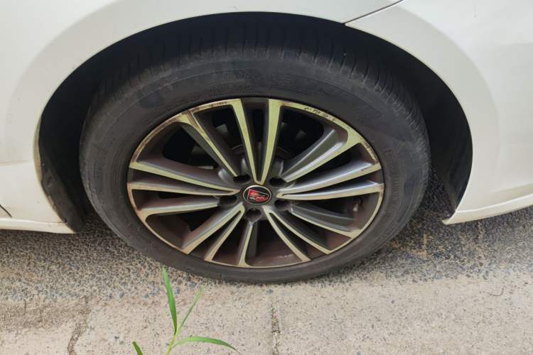 Used Roewe i6 2020 PLUS 1.6L CVT 4G Connected Glory Flagship Edition Right Front Wheel Hub