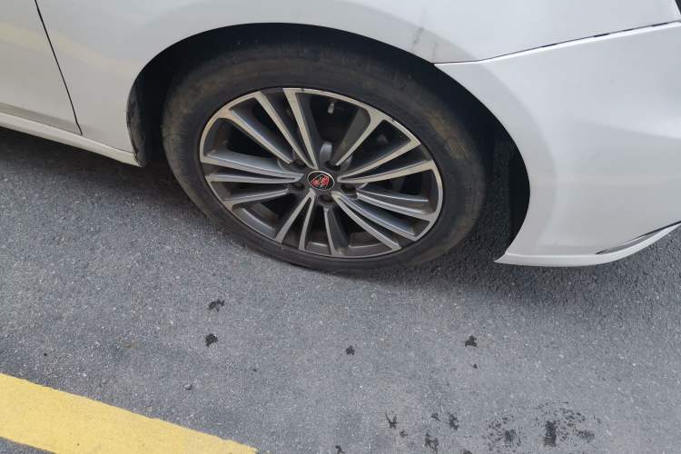 Used Roewe i6 2020 PLUS 1.6L CVT 4G Connected Glory Holographic Edition Right Front Wheel Hub