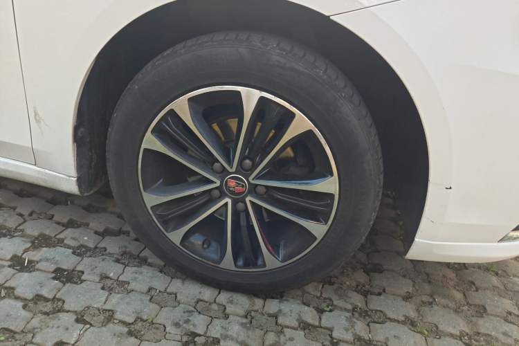 Used Roewe i6 2020 PLUS 1.6L CVT 4G Connected Glory Luxury Edition Right Front Wheel Hub