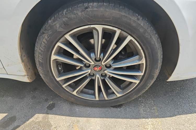 Used Roewe i6 2020 PLUS 1.6L CVT 4G Connected Glory Holographic Edition Right Front Wheel Hub