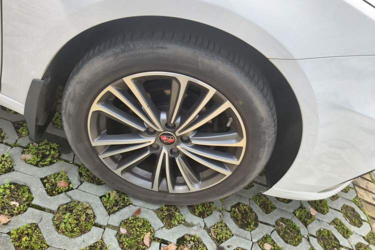 Used Roewe i6 2020 PLUS 1.6L CVT 4G Connected Glory Flagship Edition Right Front Wheel Hub