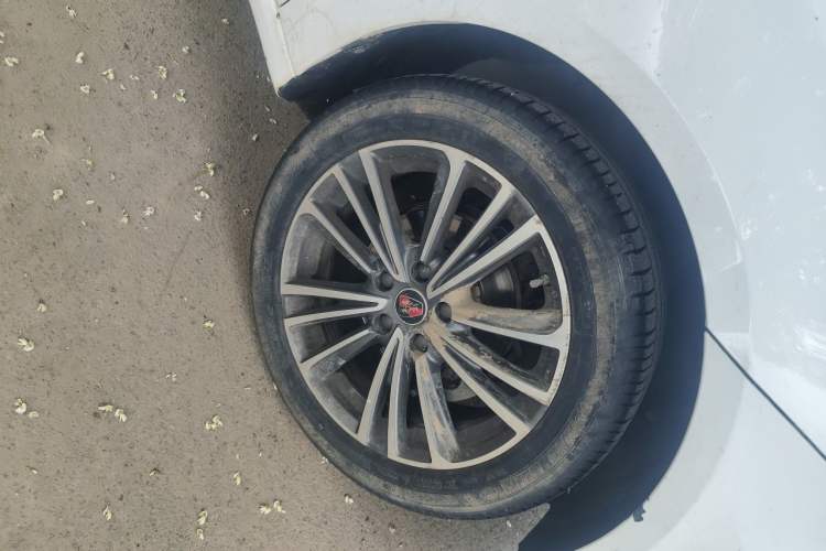 Used Roewe i6 2020 PLUS 1.6L Manual 4G Connect Glory Flagship Edition Right Front Wheel Hub