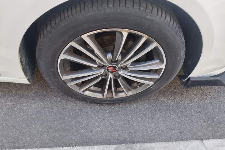 Used Roewe i6 2020 PLUS 1.6L CVT 4G Connected Glory Flagship Edition Right Front Wheel Hub