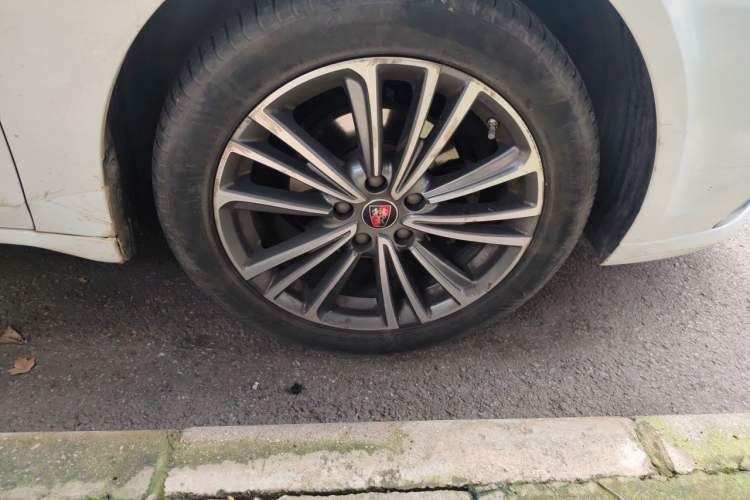 Used Roewe i6 2020 PLUS 1.6L CVT 4G Connected Glory Flagship Edition Right Front Wheel Hub