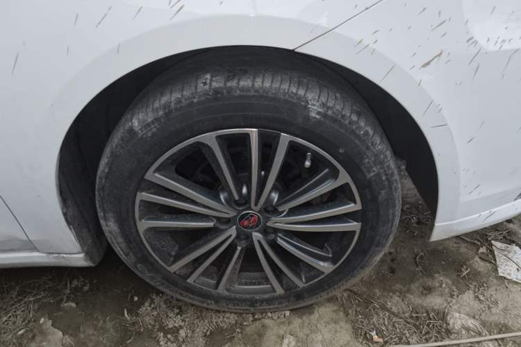 Used Roewe i6 2020 PLUS 1.6L CVT 4G Connected Glory Holographic Edition Right Front Wheel Hub