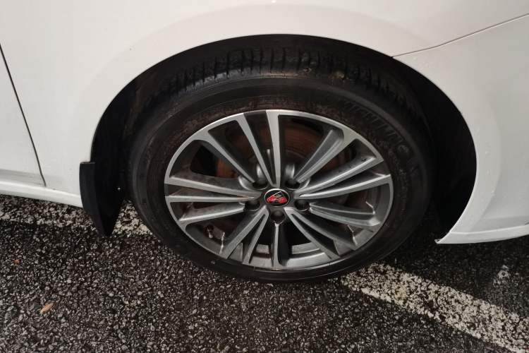 Used Roewe i6 2020 PLUS 1.6L CVT 4G Connected Glory Flagship Edition Right Front Wheel Hub