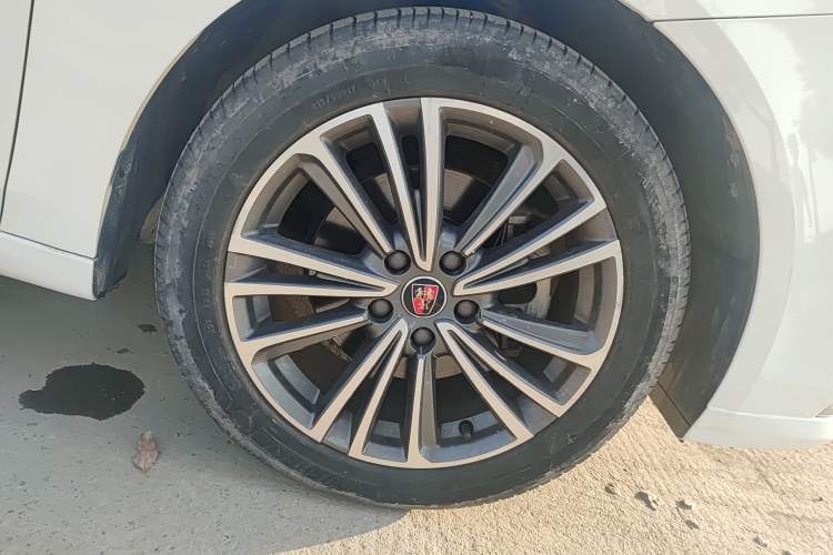 Used Roewe i6 2020 PLUS 20T TST 4G Connected Glory Flagship Edition Right Front Wheel Hub