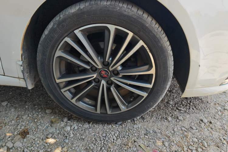 Used Roewe i6 2020 PLUS 1.6L CVT 4G Connected Glory Flagship Edition Right Front Wheel Hub