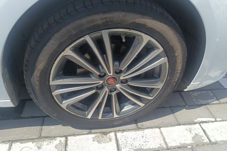 Used Roewe i6 2020 PLUS 1.6L CVT 4G Connected Glory Flagship Edition Right Front Wheel Hub